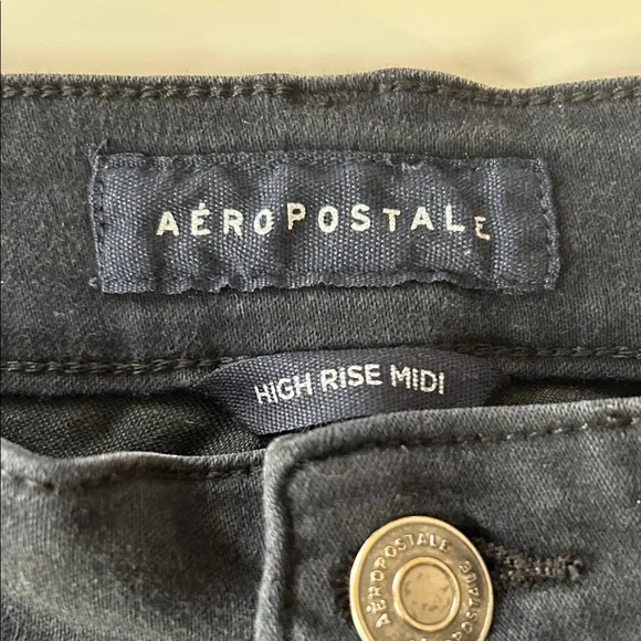 Aeropostale Women's High Rise Midi Black Denim Cuffed Shorts SZ 12 - Picture 2 of 6